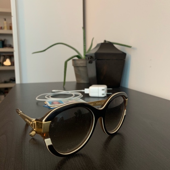 Women’s Louis Vuitton sunglasses - Picture 6 of 6